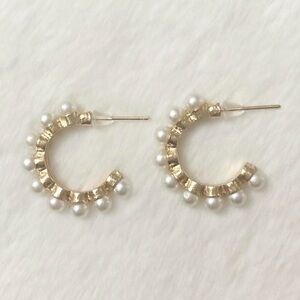 5/$15 🩷 MUST BUNDLE Gold Pearl Accent C-Shaped Hoop Earrings